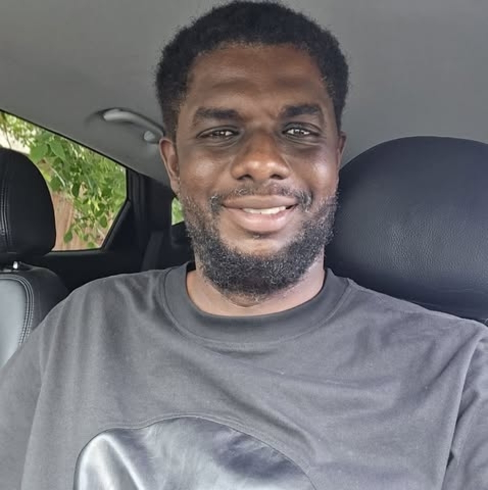 Meet your Posher, Djibril tony